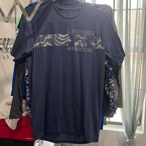 Mens small UA shirt